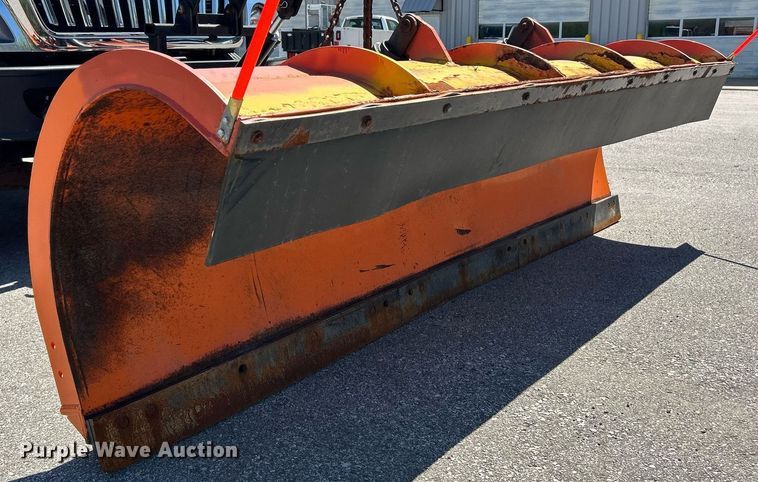 image for item EK2952 2010 International SA525 dump truck