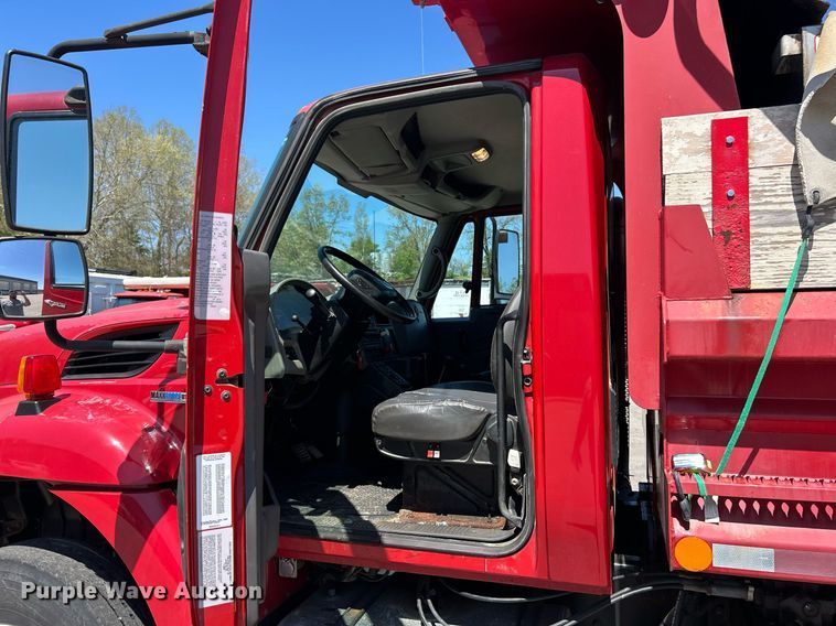 image for item EK2952 2010 International SA525 dump truck