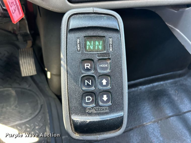 image for item EK2952 2010 International SA525 dump truck