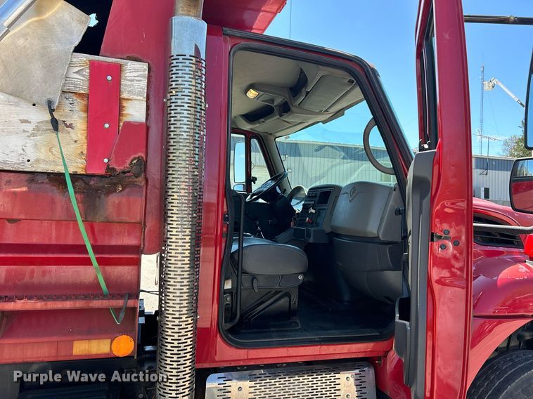 image for item EK2952 2010 International SA525 dump truck