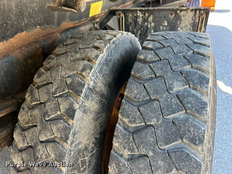 image for item EK2952 2010 International SA525 dump truck