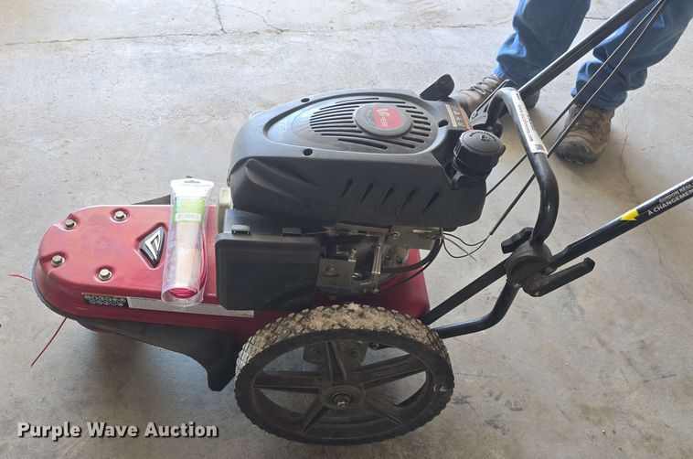 image for item EK5203 Earthquake M200 string trimmer