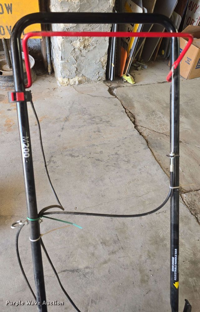 image for item EK5203 Earthquake M200 string trimmer