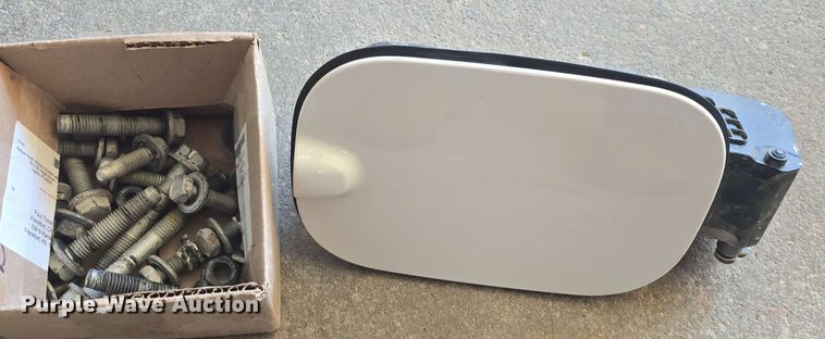 image for item EK5205 2023 Chevrolet  Silverado 2500 pickup truck bed