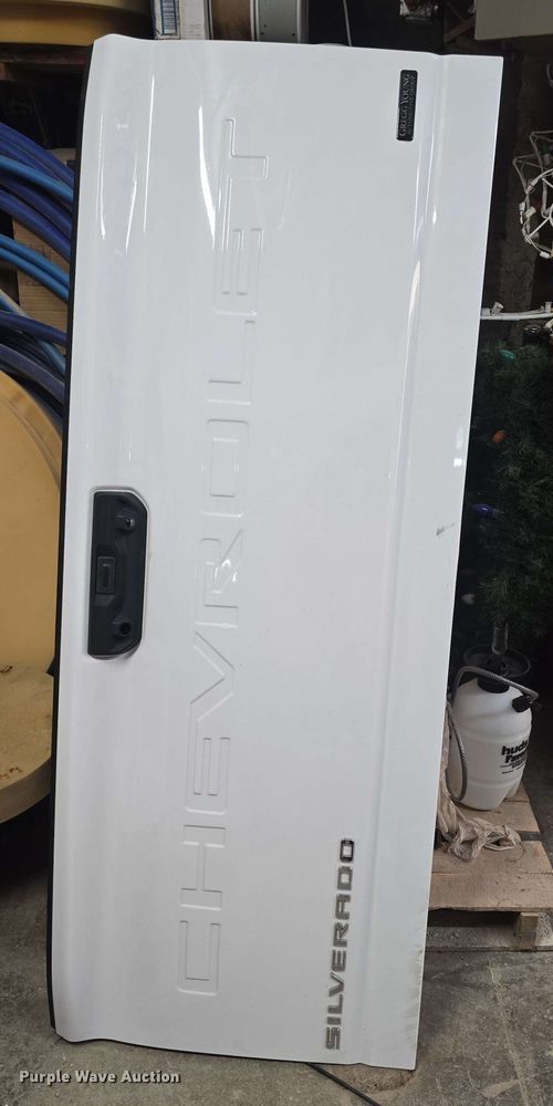 image for item EK5205 2023 Chevrolet  Silverado 2500 pickup truck bed