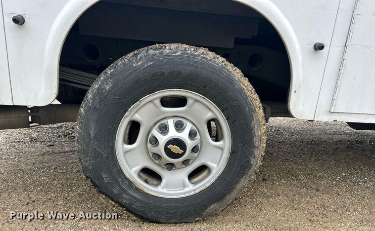 image for item EK8013 2015 Chevrolet Silverado 2500 Double Cab utility bed pickup truck