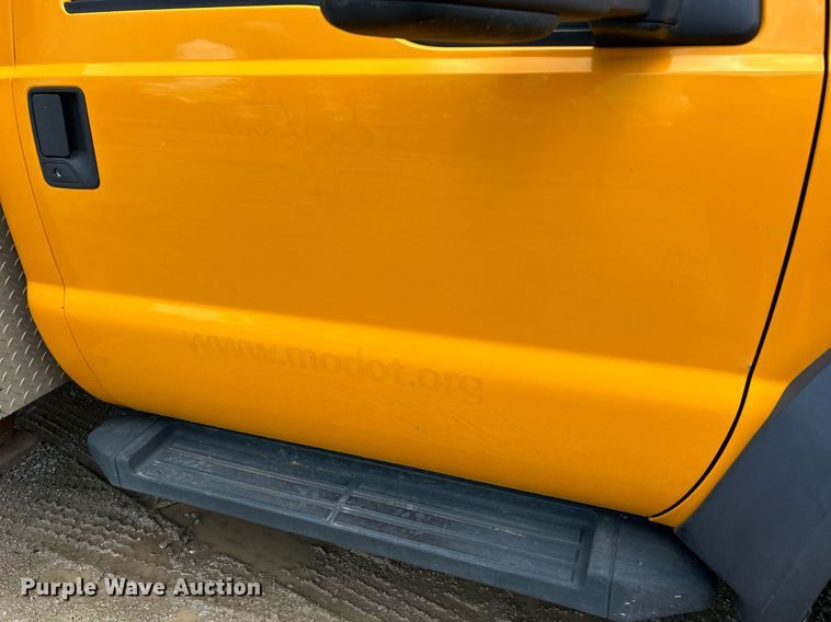 image for item EK8015 2009 Ford F550 Super Duty XL bucket truck