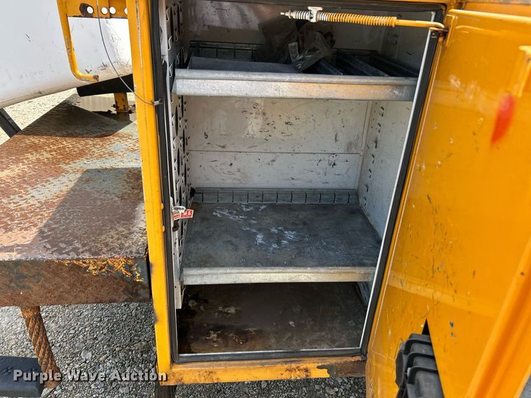 image for item EK8015 2009 Ford F550 Super Duty XL bucket truck