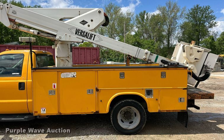 image for item EK8015 2009 Ford F550 Super Duty XL bucket truck