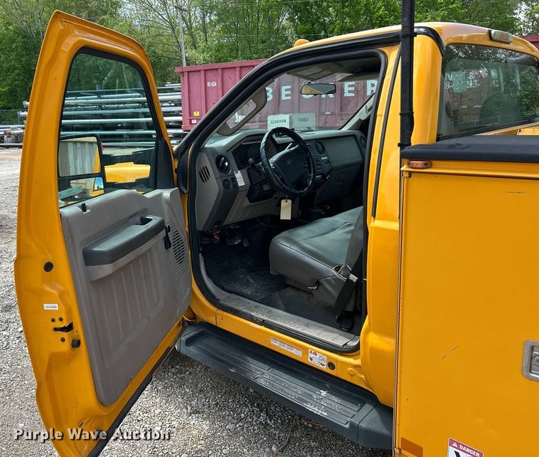 image for item EK8015 2009 Ford F550 Super Duty XL bucket truck