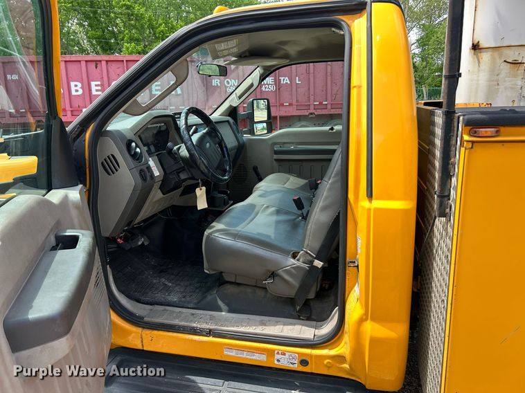 image for item EK8015 2009 Ford F550 Super Duty XL bucket truck