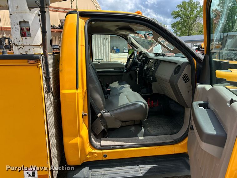 image for item EK8015 2009 Ford F550 Super Duty XL bucket truck