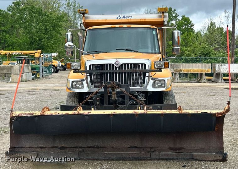 image for item EK8016 2006 International SA525 dump truck