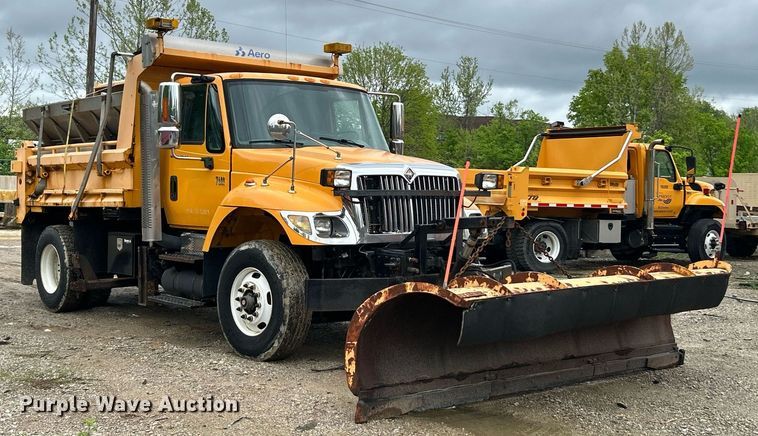 image for item EK8016 2006 International SA525 dump truck