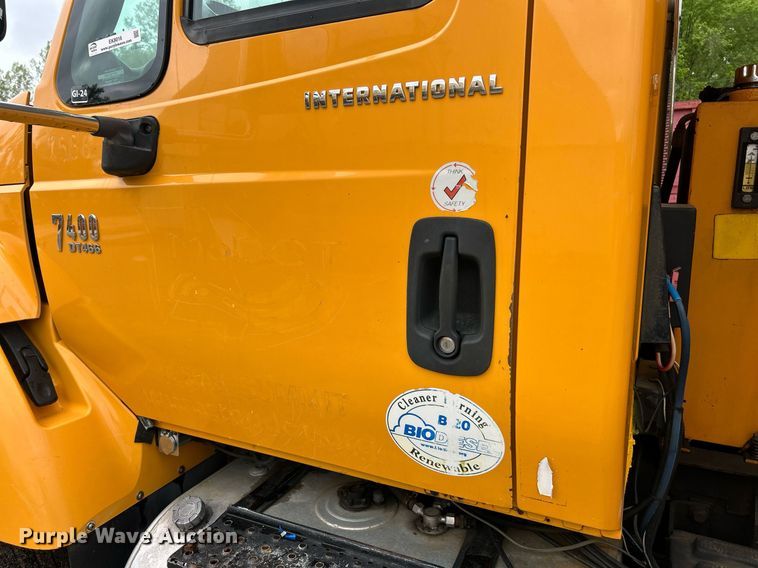 image for item EK8016 2006 International SA525 dump truck