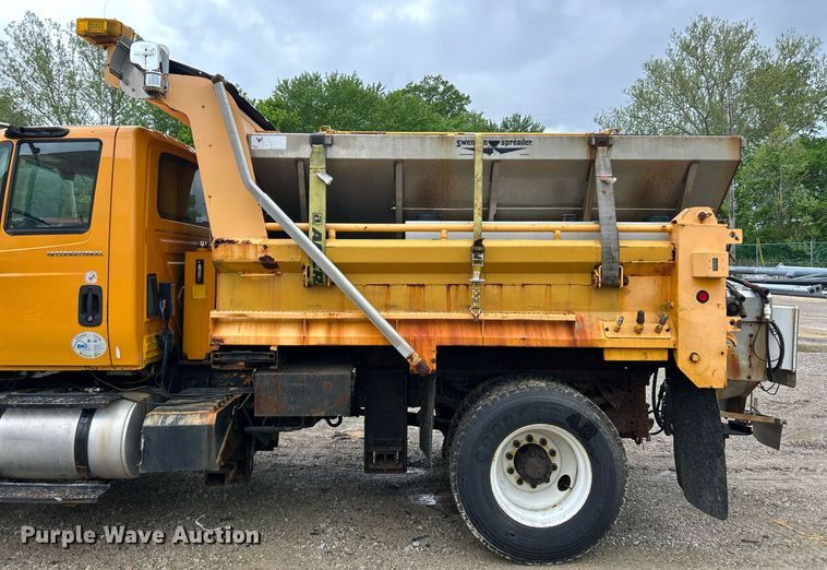 image for item EK8016 2006 International SA525 dump truck