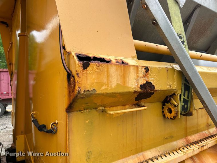 image for item EK8016 2006 International SA525 dump truck