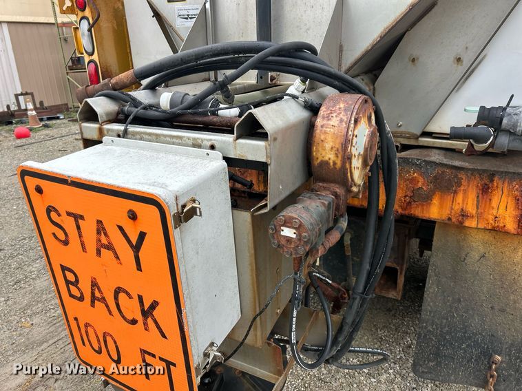 image for item EK8016 2006 International SA525 dump truck