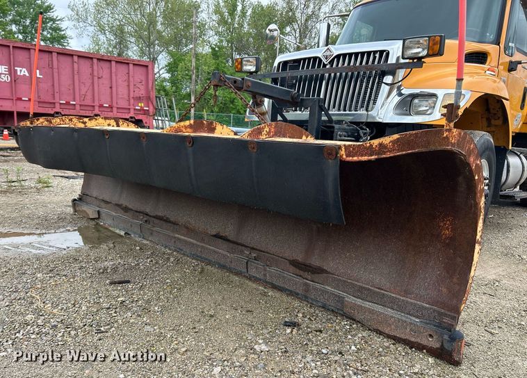 image for item EK8016 2006 International SA525 dump truck