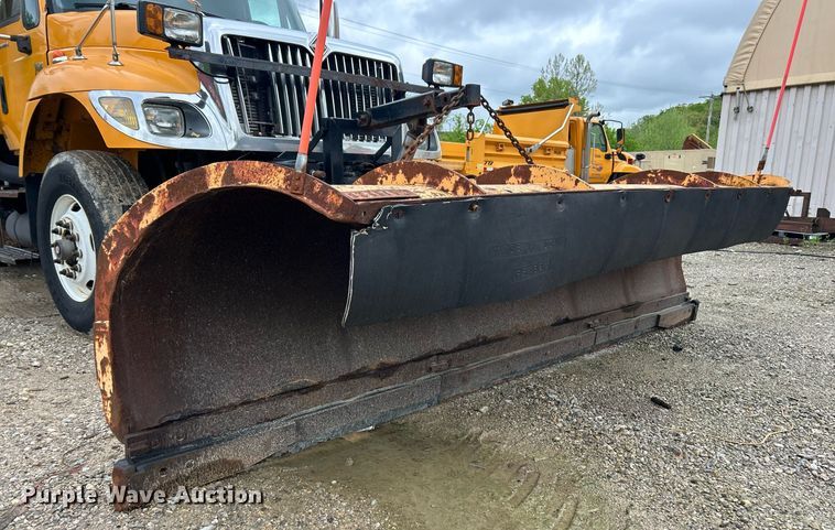 image for item EK8016 2006 International SA525 dump truck