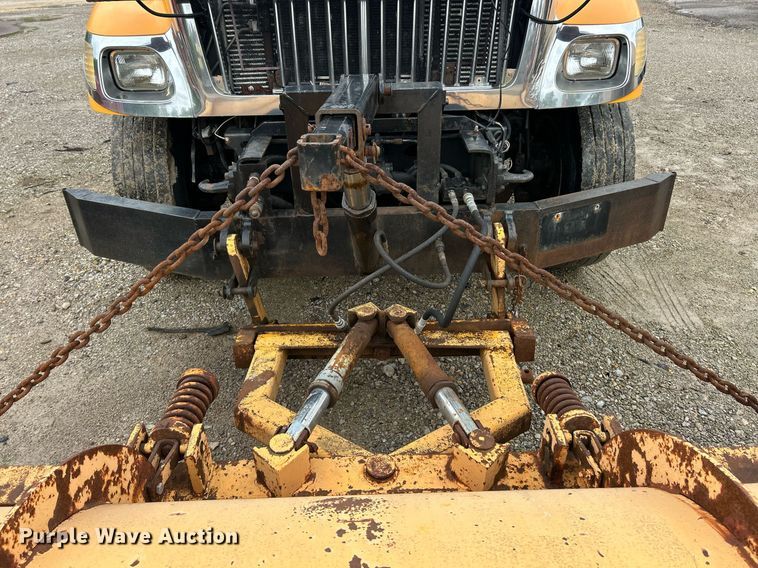 image for item EK8016 2006 International SA525 dump truck