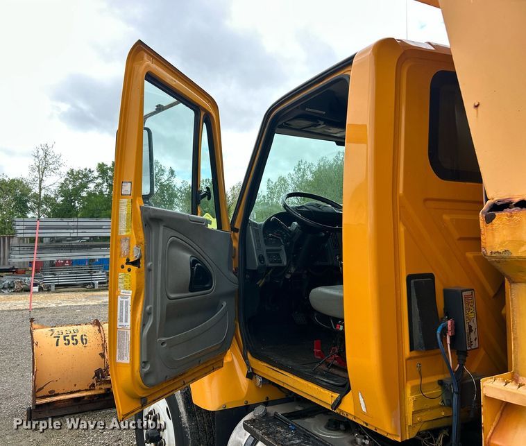 image for item EK8016 2006 International SA525 dump truck