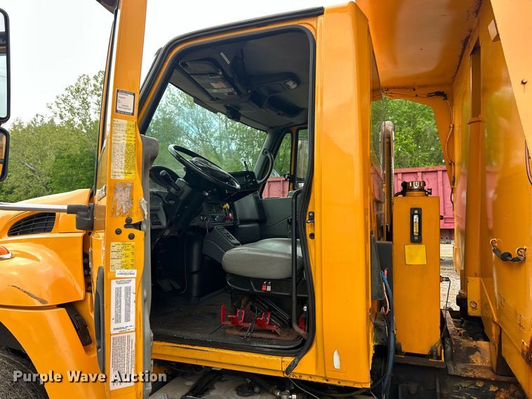 image for item EK8016 2006 International SA525 dump truck