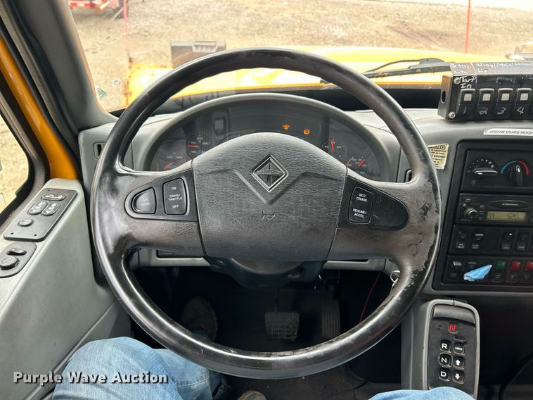 image for item EK8016 2006 International SA525 dump truck