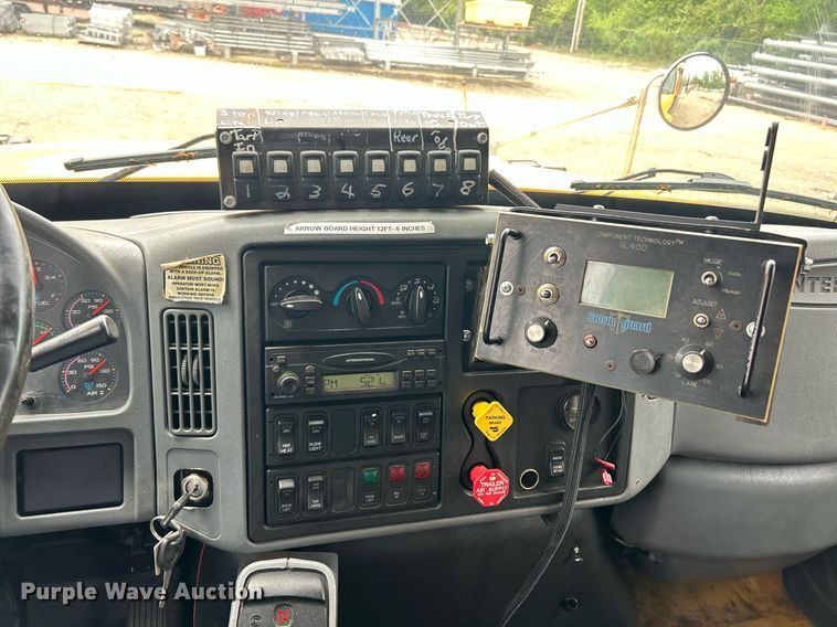 image for item EK8016 2006 International SA525 dump truck