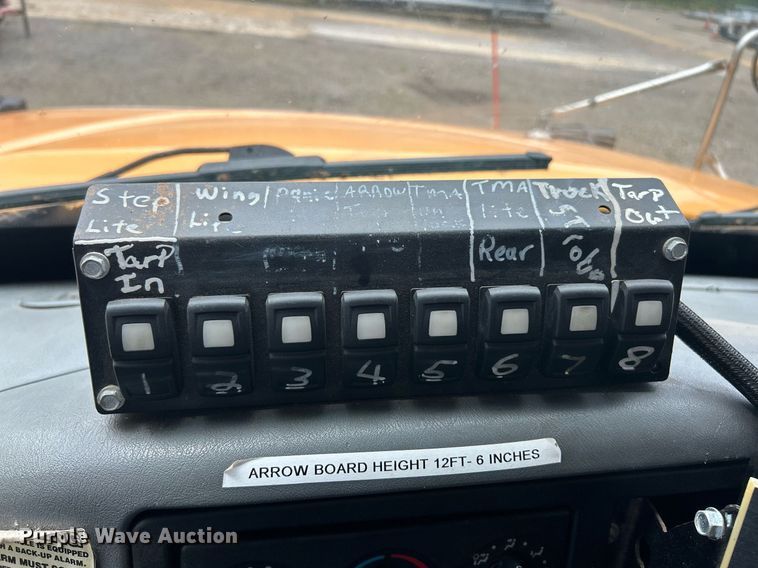 image for item EK8016 2006 International SA525 dump truck