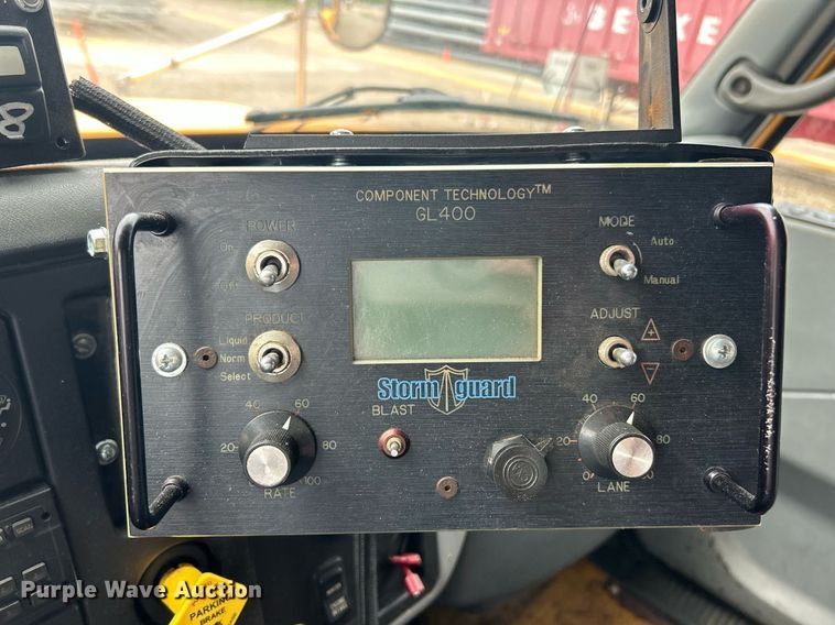 image for item EK8016 2006 International SA525 dump truck