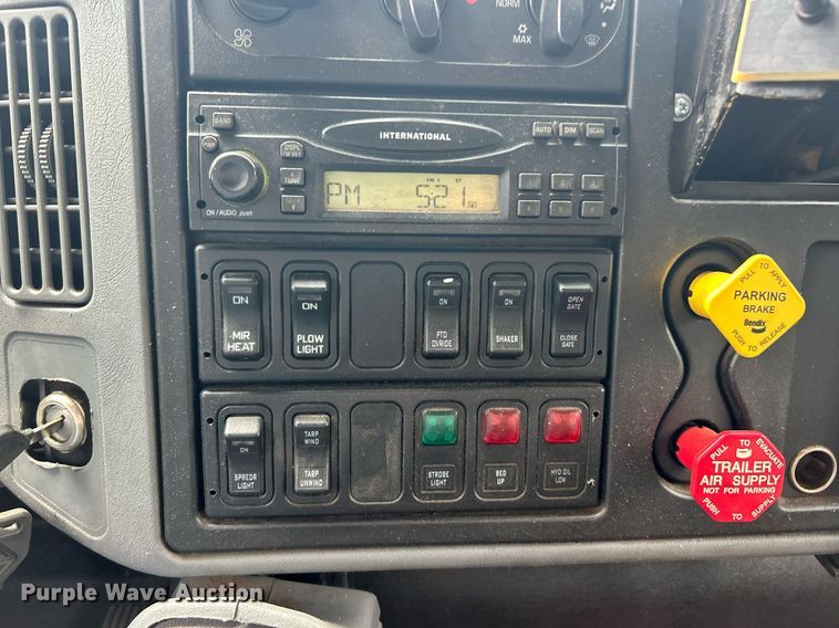 image for item EK8016 2006 International SA525 dump truck