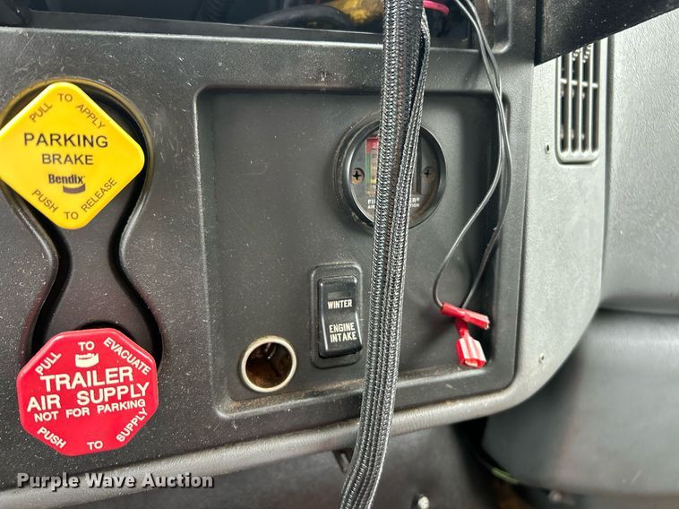 image for item EK8016 2006 International SA525 dump truck