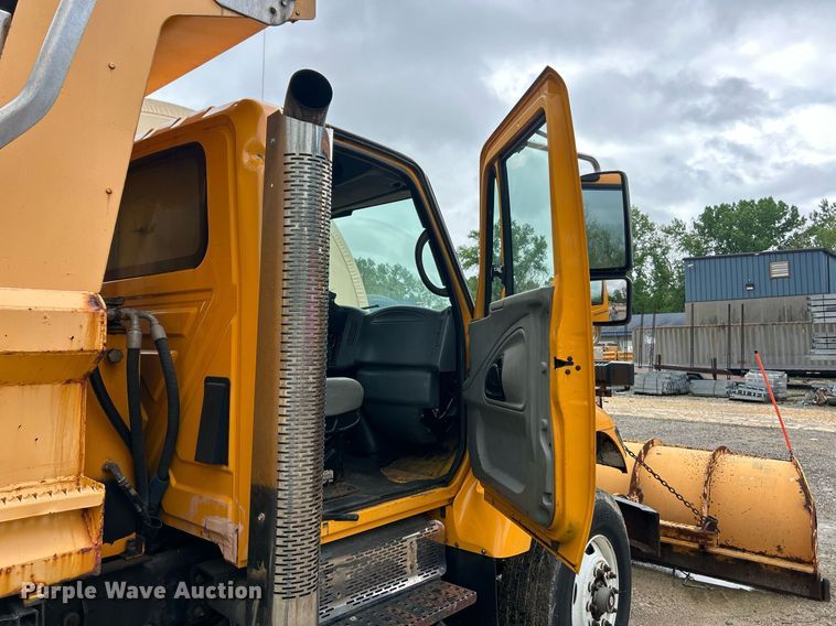 image for item EK8016 2006 International SA525 dump truck