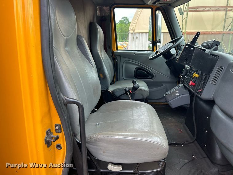 image for item EK8016 2006 International SA525 dump truck