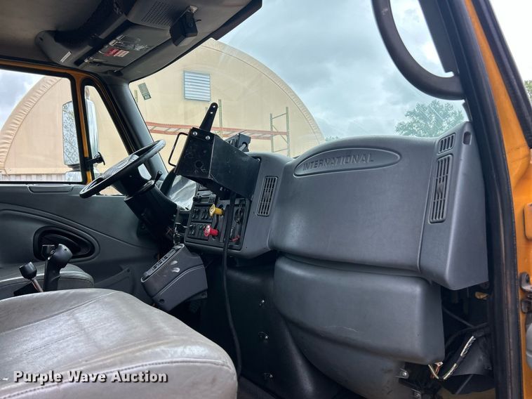 image for item EK8016 2006 International SA525 dump truck