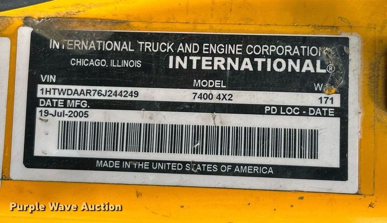 image for item EK8016 2006 International SA525 dump truck