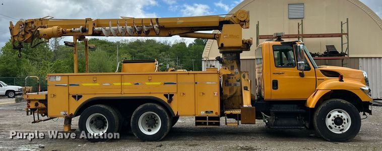 image for item EK8017 2010 International SF625 digger derrick truck