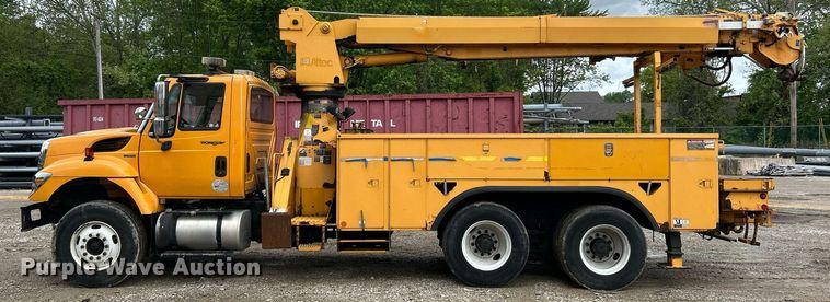 image for item EK8017 2010 International SF625 digger derrick truck