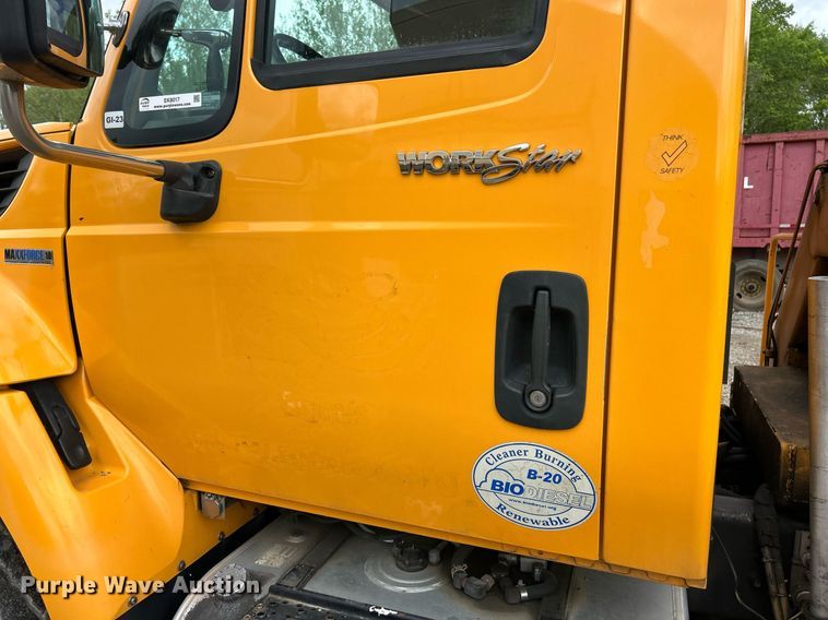 image for item EK8017 2010 International SF625 digger derrick truck