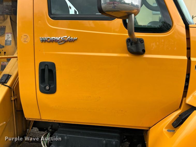 image for item EK8017 2010 International SF625 digger derrick truck