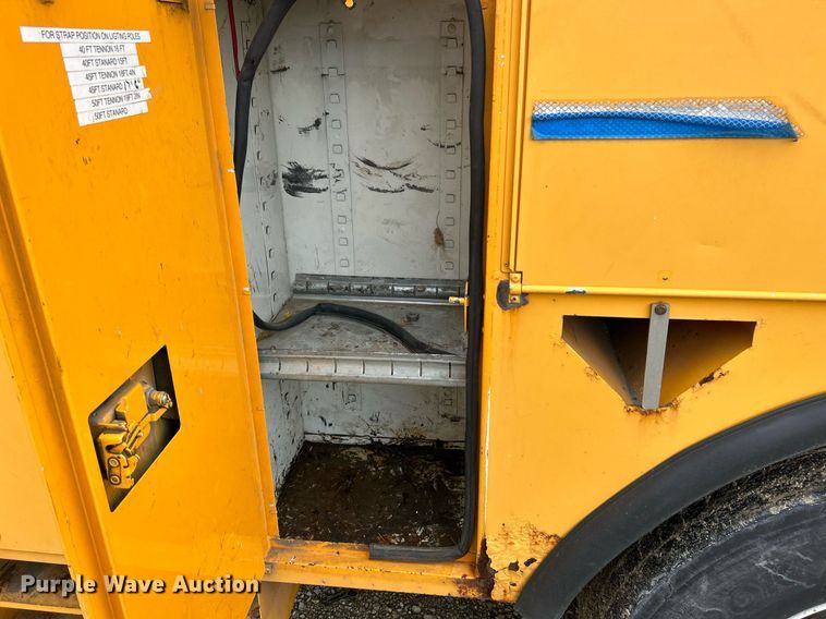 image for item EK8017 2010 International SF625 digger derrick truck