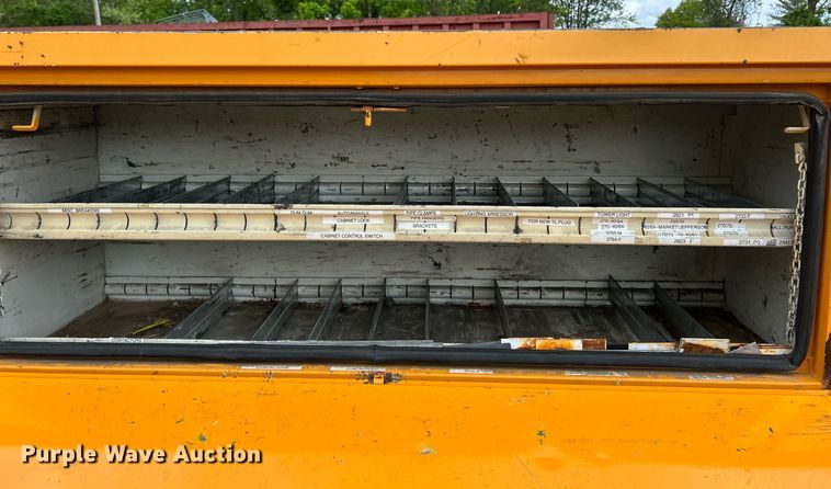 image for item EK8017 2010 International SF625 digger derrick truck