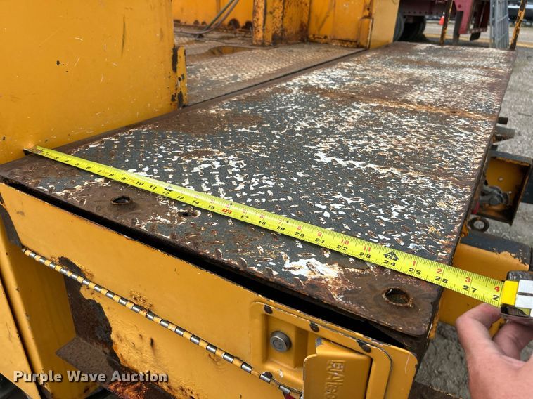 image for item EK8017 2010 International SF625 digger derrick truck