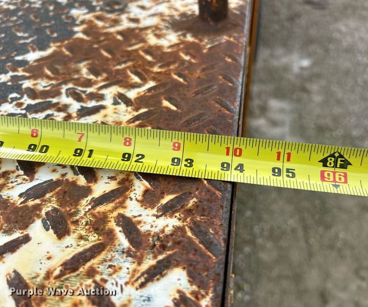 image for item EK8017 2010 International SF625 digger derrick truck