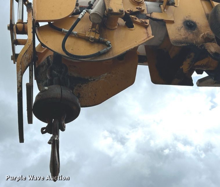 image for item EK8017 2010 International SF625 digger derrick truck