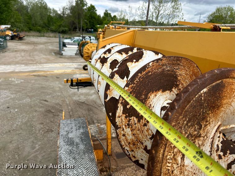 image for item EK8017 2010 International SF625 digger derrick truck