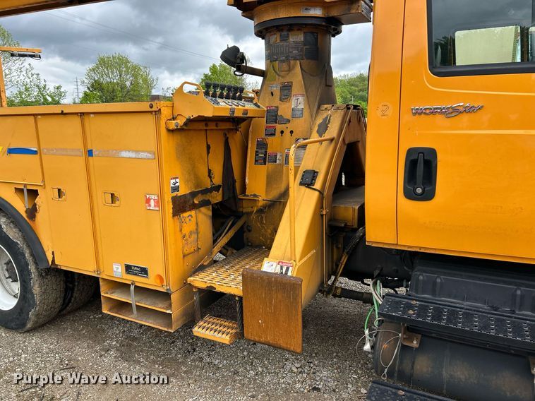 image for item EK8017 2010 International SF625 digger derrick truck