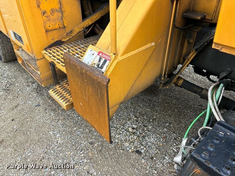 image for item EK8017 2010 International SF625 digger derrick truck