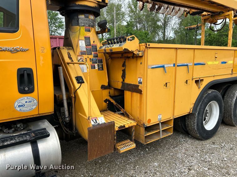 image for item EK8017 2010 International SF625 digger derrick truck